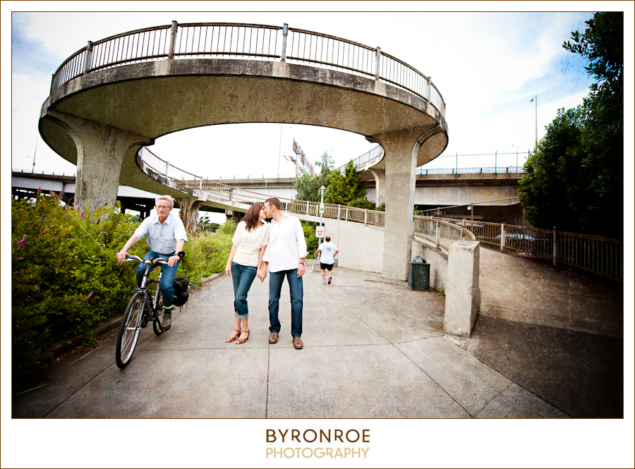 portland-oregon-waterfront-pre-wedding-engagement-photography-caseydamon-2
